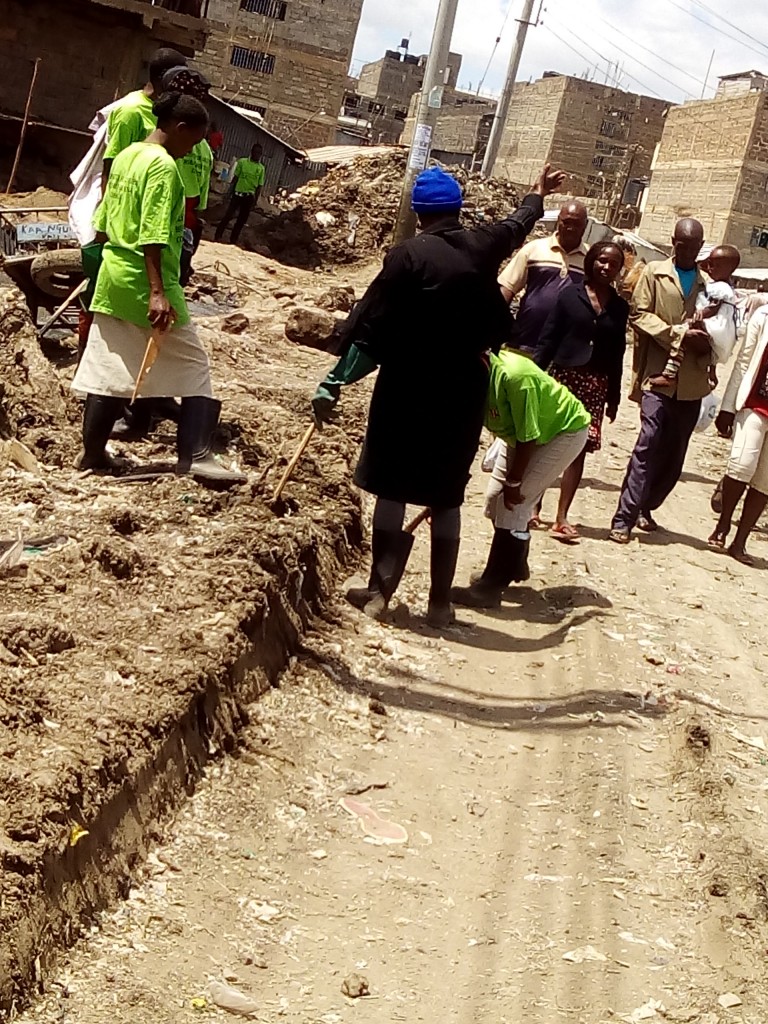 Women and youth doing slum cleaning in Mukuru a programme under the national youth service